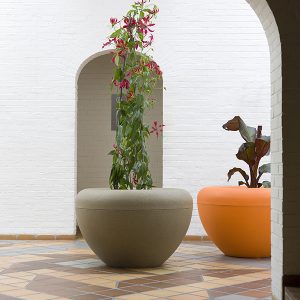 Scoop planter 21 by Manga Street